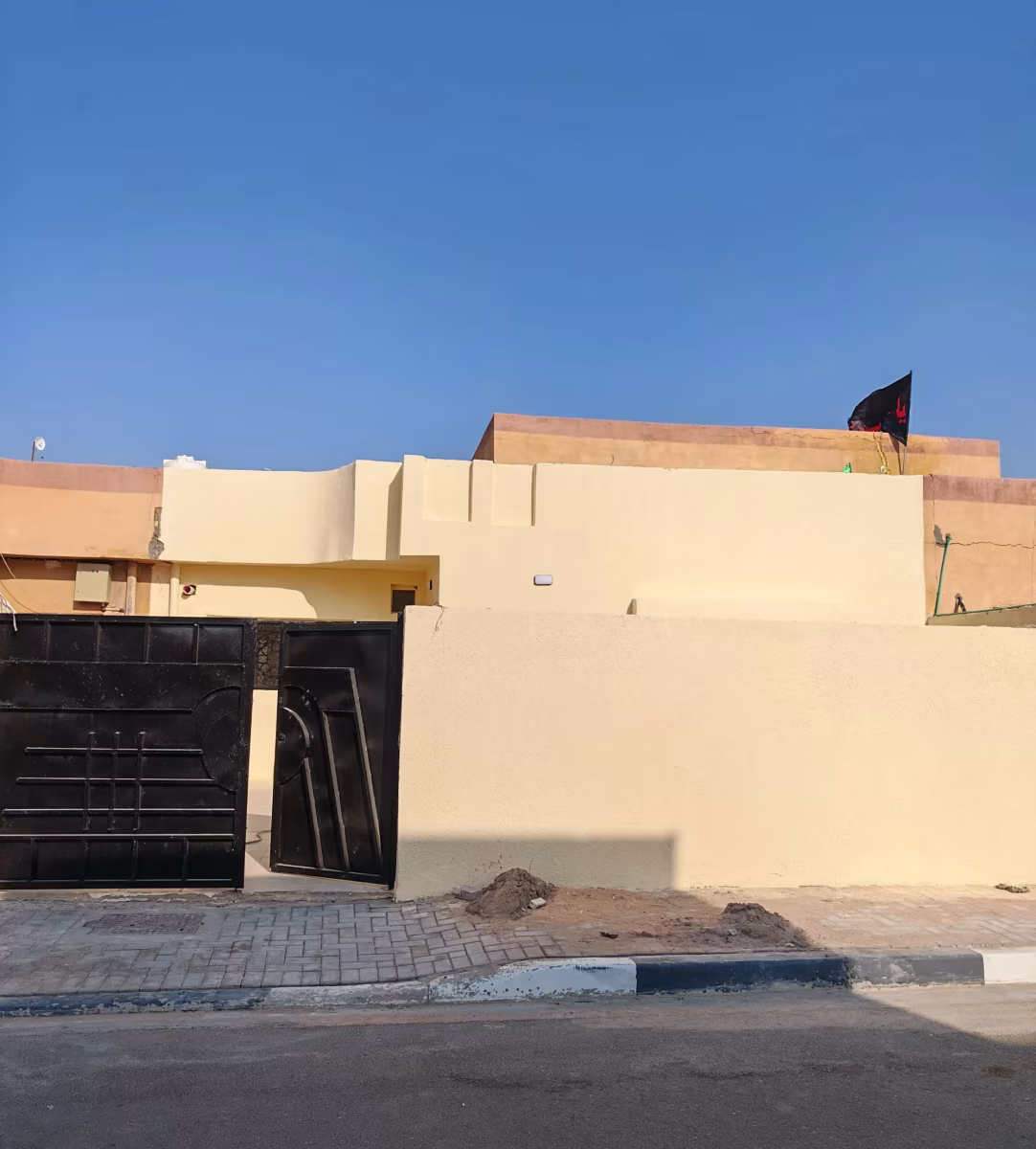 بيت في مجمع الاحرار السكني